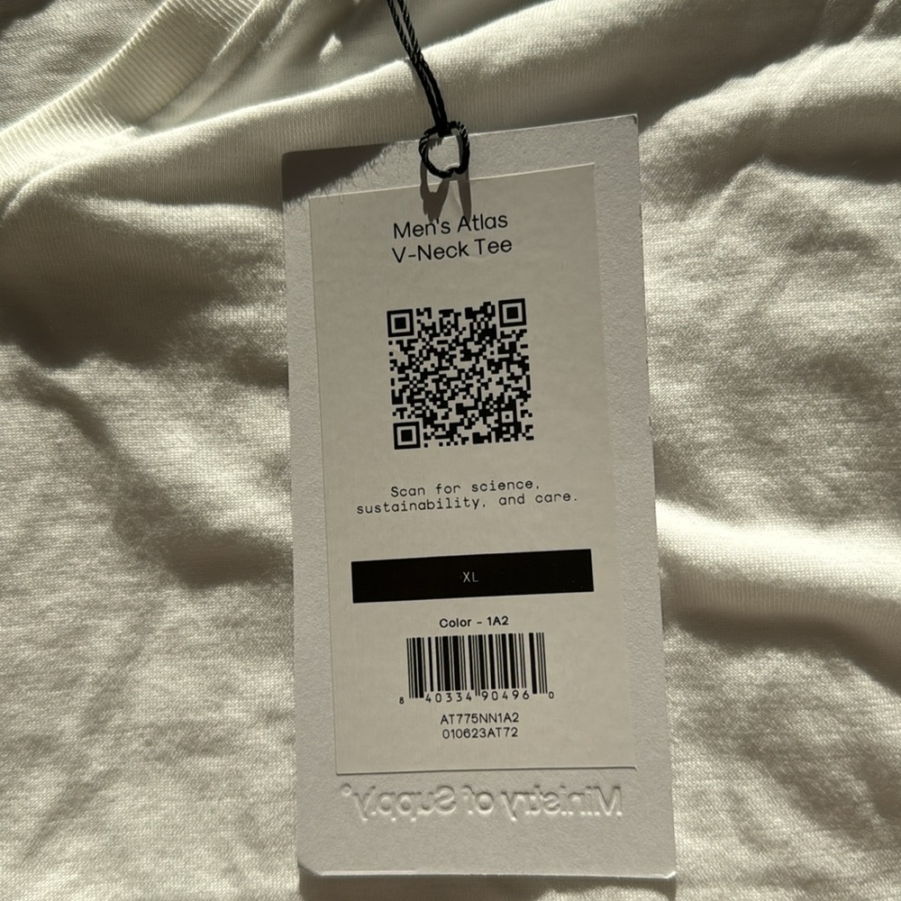 Ministry of Supply V Neck Tee Shirt - XL - NWT - Picture 3 of 4
